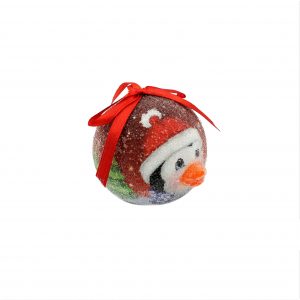 Glob decorativ roșu - Pinguin cu căciulă și eșarfă, între brăduți